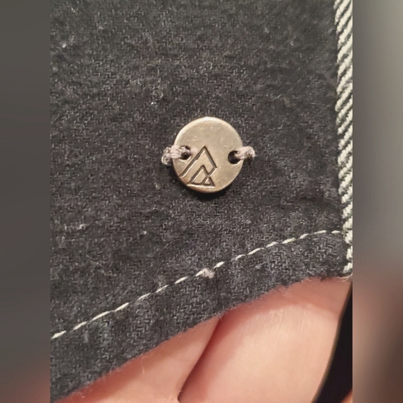 RIP ZONE Plaid Top - Picture 11 of 12